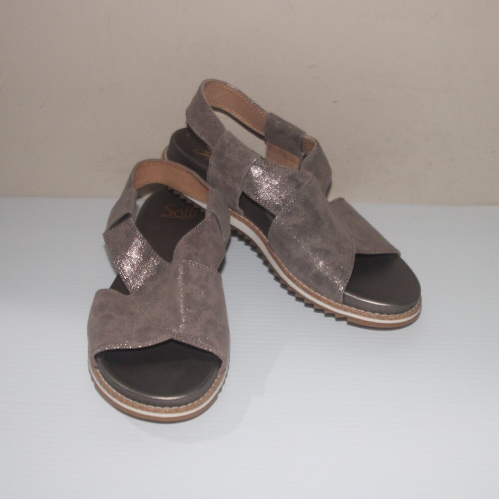 15a.  LN SOFFT SANDALS - SIZE 8   BROWNISH/METALIC